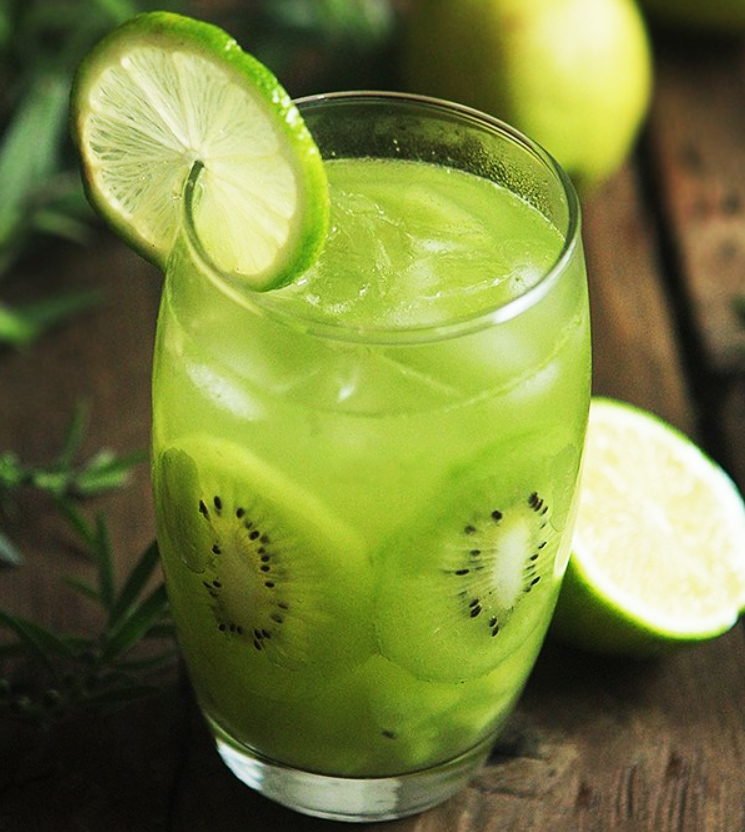 Hoàn thành các bước làm nước ép kiwi 