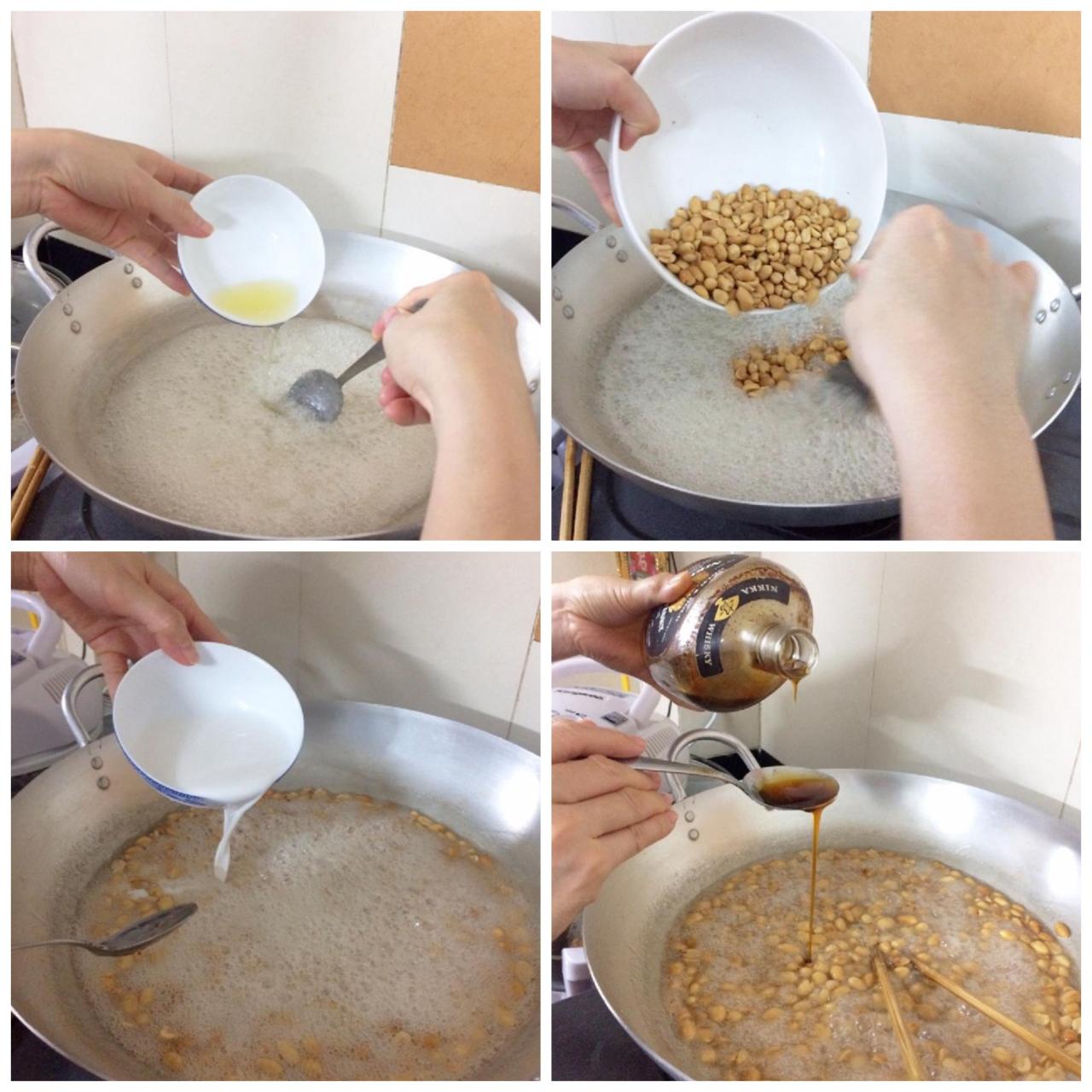 Cho hỗn hợp nguyên liệu thành phần vào chảo để nấu kẹo