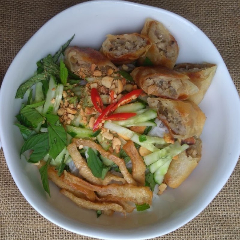 Bún chả giò thơm ngon hấp dẫn 